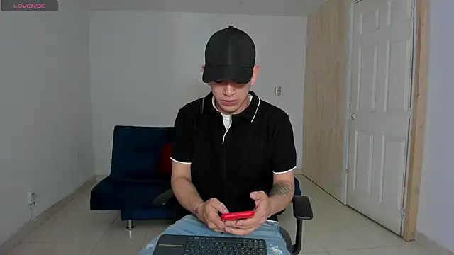 Snapshot of Ares_Johnson chatting on 09-23-25, 11:24 Ares Johnson online show from 09-23-25, 11:24