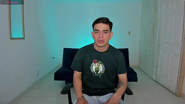 Snapshot of Ares_Johnson chatting on 10-03-25, 03:42 Ares Johnson online show from 10-03-25, 03:42