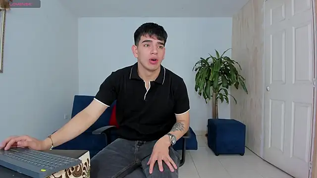 Snapshot of Ares_Johnson chatting on 10-22-25, 01:44 Ares Johnson online show from 10-22-25, 01:44