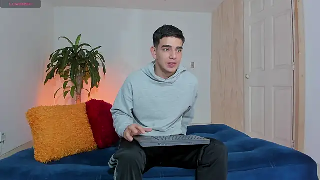 Snapshot of Ares_Johnson chatting on 11-03-25, 03:13 Ares Johnson online show from 11-03-25, 03:13