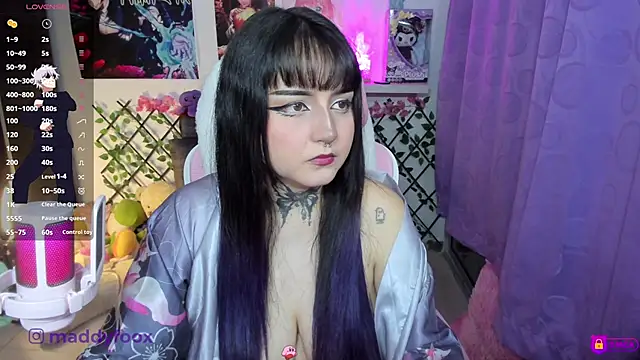 MaddyFooxx online show from 04-18-26, 11:49