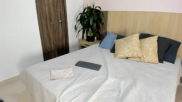 rebeca cortez  online show from 03-04-26, 07:42