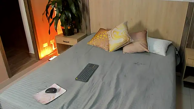 rebeca cortez  online show from 05-09-26, 07:52