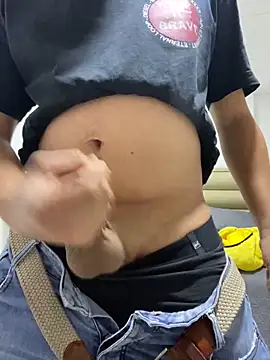 Snapshot of DanielGomez9 chatting on 01-06-25, 08:18 DanielGomez9 online show from 01-06-25, 08:18