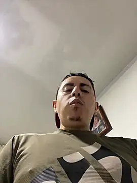 Snapshot of DanielGomez9 chatting on 02-19-25, 03:50 DanielGomez9 online show from 02-19-25, 03:50