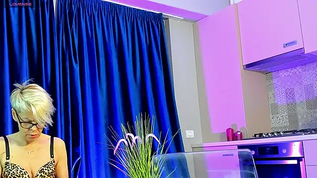 Snapshot of RosaCatalleya chatting on 10-06-25, 04:32 RosaCatalleya online show from 10-06-25, 04:32