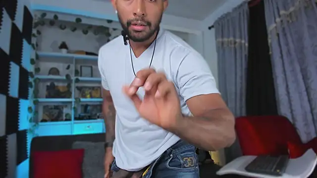 Couple muscle1 online show from 12-01-25, 01:43