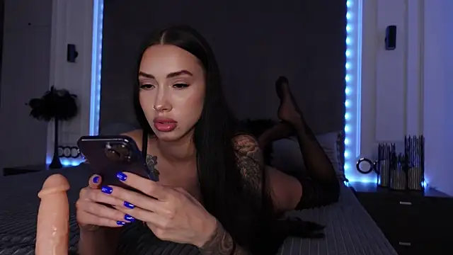 Snapshot of mila_blvck chatting on 09-10-25, 08:14 mila blvck online show from 09-10-25, 08:14