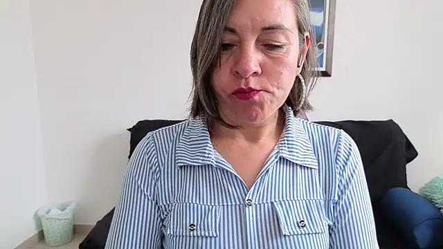 Lady breaks hearts online show from 01-15-26, 01:48