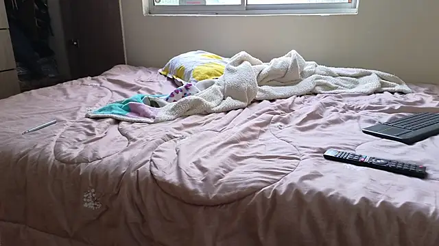 Snapshot of ViolettaSummer chatting on 01-12-25, 12:01 ViolettaSummer online show from 01-12-25, 12:01