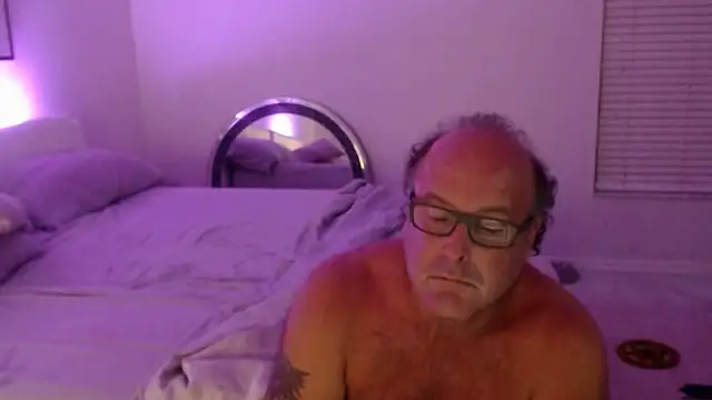 Walkingboots online show from 09-11-25, 08:36