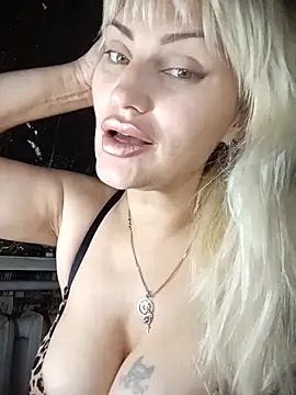 Snapshot of Freya_Milf chatting on 10-10-25, 06:18 Freya Milf online show from 10-10-25, 06:18