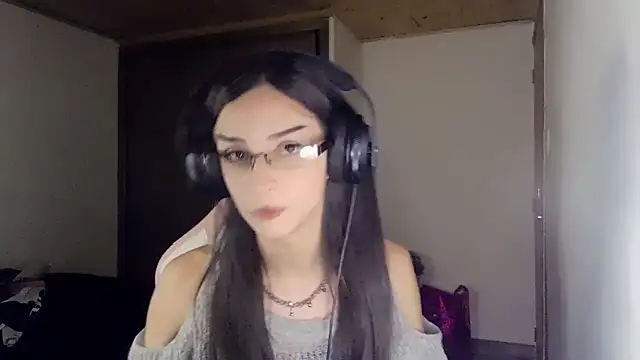 Snapshot of Dollbehavior_ chatting on 04-07-26, 05:52 Dollbehavior online show from 04-07-26, 05:52