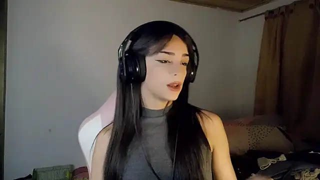 Snapshot of Dollbehavior_ chatting on 04-17-26, 05:32 Dollbehavior online show from 04-17-26, 05:32