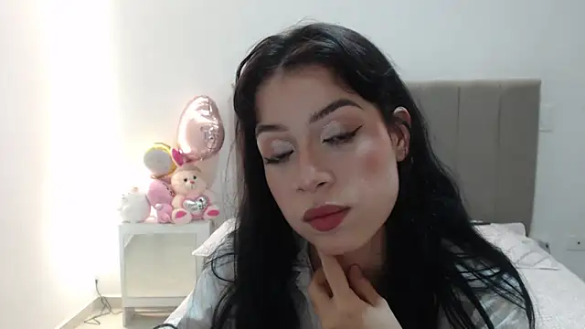 Caribbean beauty  online show from 10-23-25, 01:49