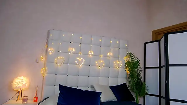 Snapshot of NicoleRosss chatting on 01-30-25, 11:22 NicoleRosss online show from 01-30-25, 11:22