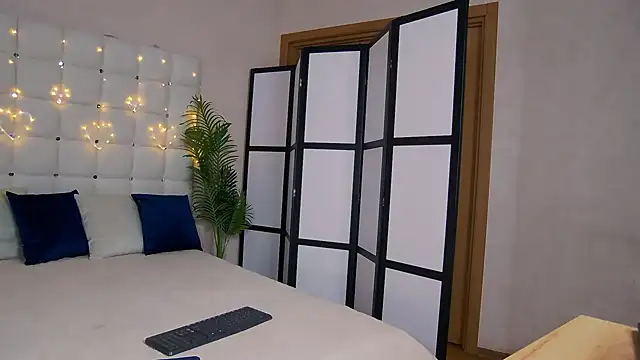 Snapshot of NicoleRosss chatting on 02-03-25, 10:03 NicoleRosss online show from 02-03-25, 10:03