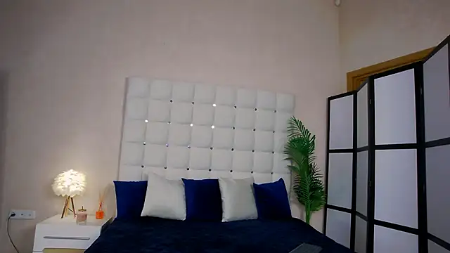 Snapshot of NicoleRosss chatting on 03-04-25, 06:18 NicoleRosss online show from 03-04-25, 06:18