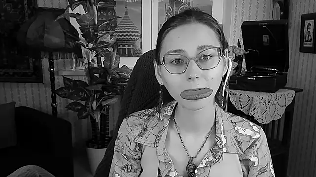 Orianna Fox online show from 12-28-24, 05:46