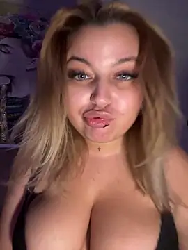 Snapshot of AllysonK chatting on 01-29-25, 06:28 AllysonK online show from 01-29-25, 06:28