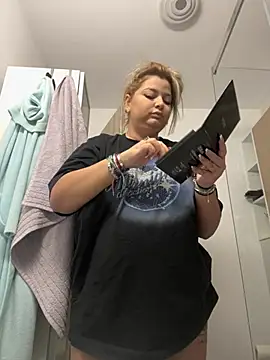 Snapshot of AllysonK chatting on 02-22-25, 10:51 AllysonK online show from 02-22-25, 10:51