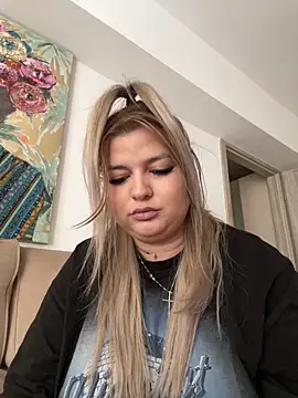 Snapshot of AllysonK chatting on 02-22-25, 01:57 AllysonK online show from 02-22-25, 01:57