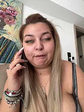 Snapshot of AllysonK chatting on 03-06-25, 12:41 AllysonK online show from 03-06-25, 12:41