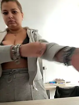 AllysonK online show from 10-24-25, 10:44