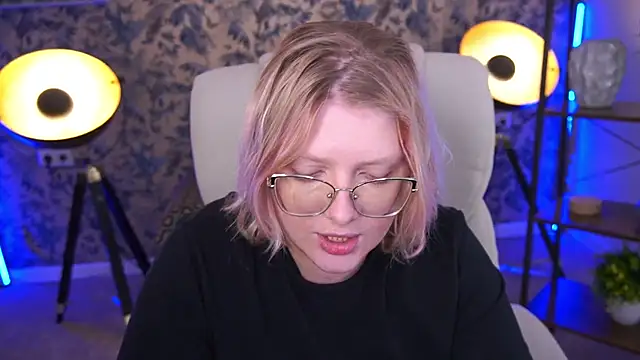 CoolTatis online show from 06-26-26, 01:15