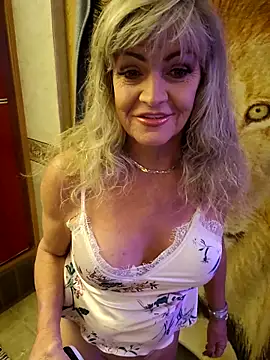 annika lately online show from 10-11-25, 03:28