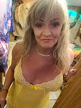 Snapshot of annika_lately chatting on 03-28-26, 03:28 annika lately online show from 03-28-26, 03:28