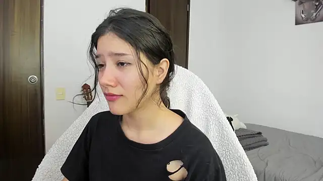 Snapshot of Eli_dl chatting on 06-21-26, 10:23 Eli dl online show from 06-21-26, 10:23