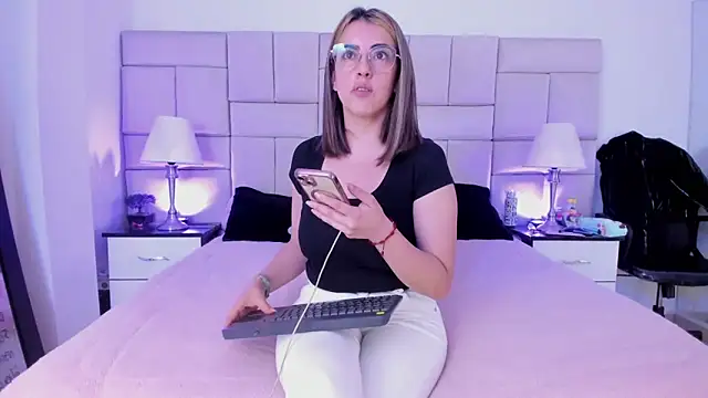 IsisLoveyes  online show from 02-05-26, 12:04