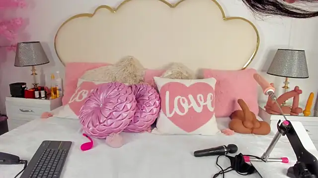 CahitlinBell online show from 11-12-25, 06:03