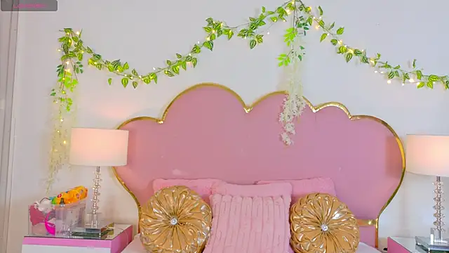 EmmaCrush online show from 10-16-25, 09:16