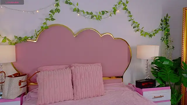 EmmaCrush online show from 11-28-25, 09:50