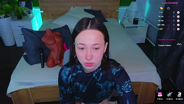 Hayle Hill online show from 12-15-24, 04:51