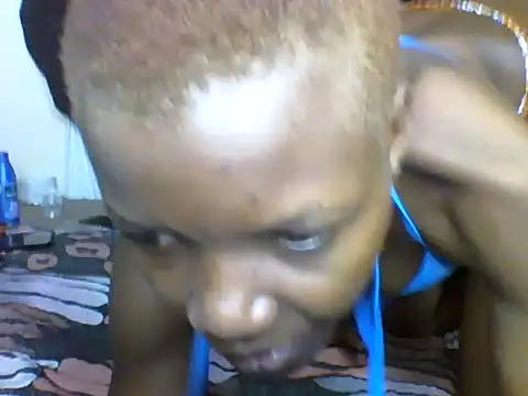 Snapshot of queen_betty chatting on 12-20-24, 03:03 queen betty online show from 12-20-24, 03:03