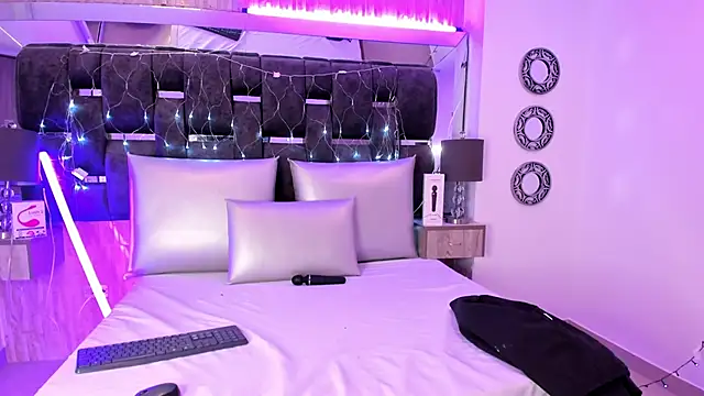 Snapshot of Charlotte_Myers chatting on 01-31-25, 12:07 Charlotte Myers online show from 01-31-25, 12:07