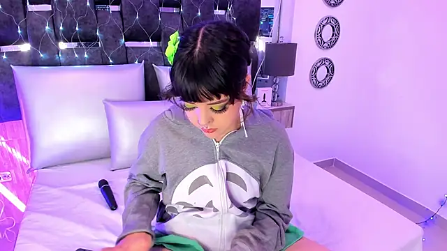 Snapshot of Charlotte_Myers chatting on 02-12-25, 03:05 Charlotte Myers online show from 02-12-25, 03:05