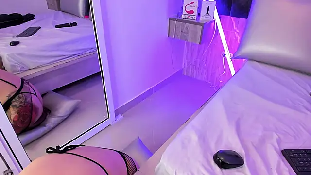 Snapshot of Charlotte_Myers chatting on 02-13-25, 05:44 Charlotte Myers online show from 02-13-25, 05:44