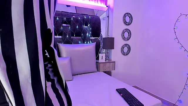 Snapshot of Charlotte_Myers chatting on 02-24-25, 11:43 Charlotte Myers online show from 02-24-25, 11:43