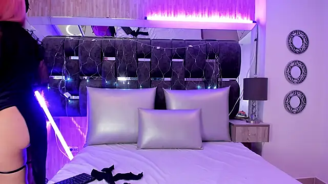 Snapshot of Charlotte_Myers chatting on 02-25-25, 12:03 Charlotte Myers online show from 02-25-25, 12:03