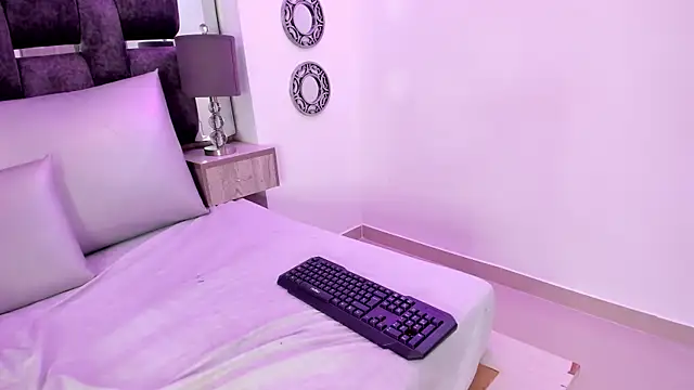 Snapshot of Charlotte_Myers chatting on 10-30-25, 07:25 Charlotte Myers online show from 10-30-25, 07:25