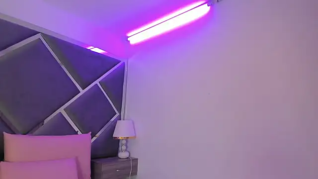 Charlotte Myers online show from 11-21-25, 07:45