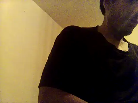 Snapshot of Oscarion09 chatting on 11-26-25, 04:13 Oscarion09 online show from 11-26-25, 04:13