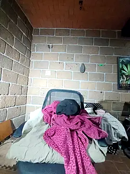 Snapshot of Pitudo20cmm chatting on 10-31-25, 05:41 Pitudo20cmm online show from 10-31-25, 05:41