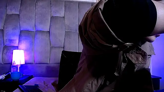 Snapshot of sophy_rock chatting on 09-27-25, 03:50 sophy rock online show from 09-27-25, 03:50