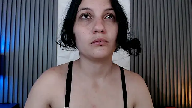 Snapshot of sophy_rock chatting on 10-11-25, 03:43 sophy rock online show from 10-11-25, 03:43