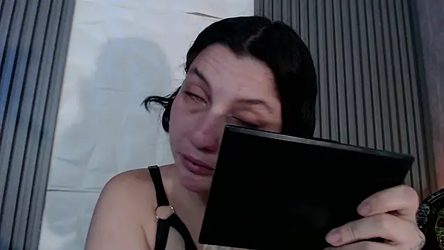 Snapshot of sophy_rock chatting on 10-25-25, 04:35 sophy rock online show from 10-25-25, 04:35